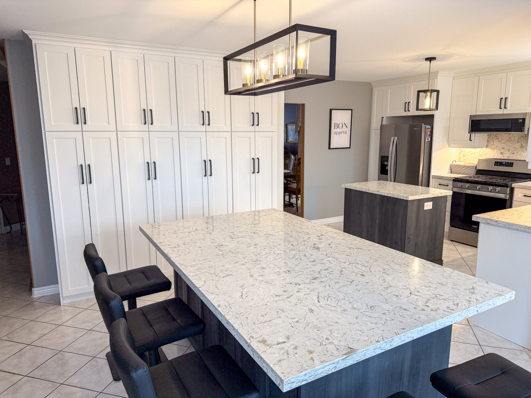 Transitional kitchen in Thorold, Ontario 4