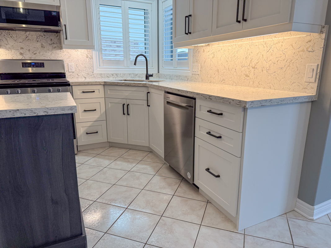 Transitional kitchen in Thorold, Ontario 12