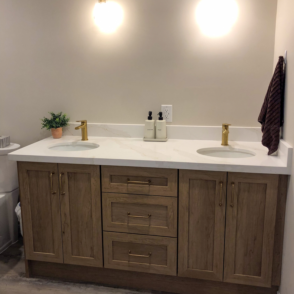 <div class='service-image-caption'>room refresh - bathroom</div>